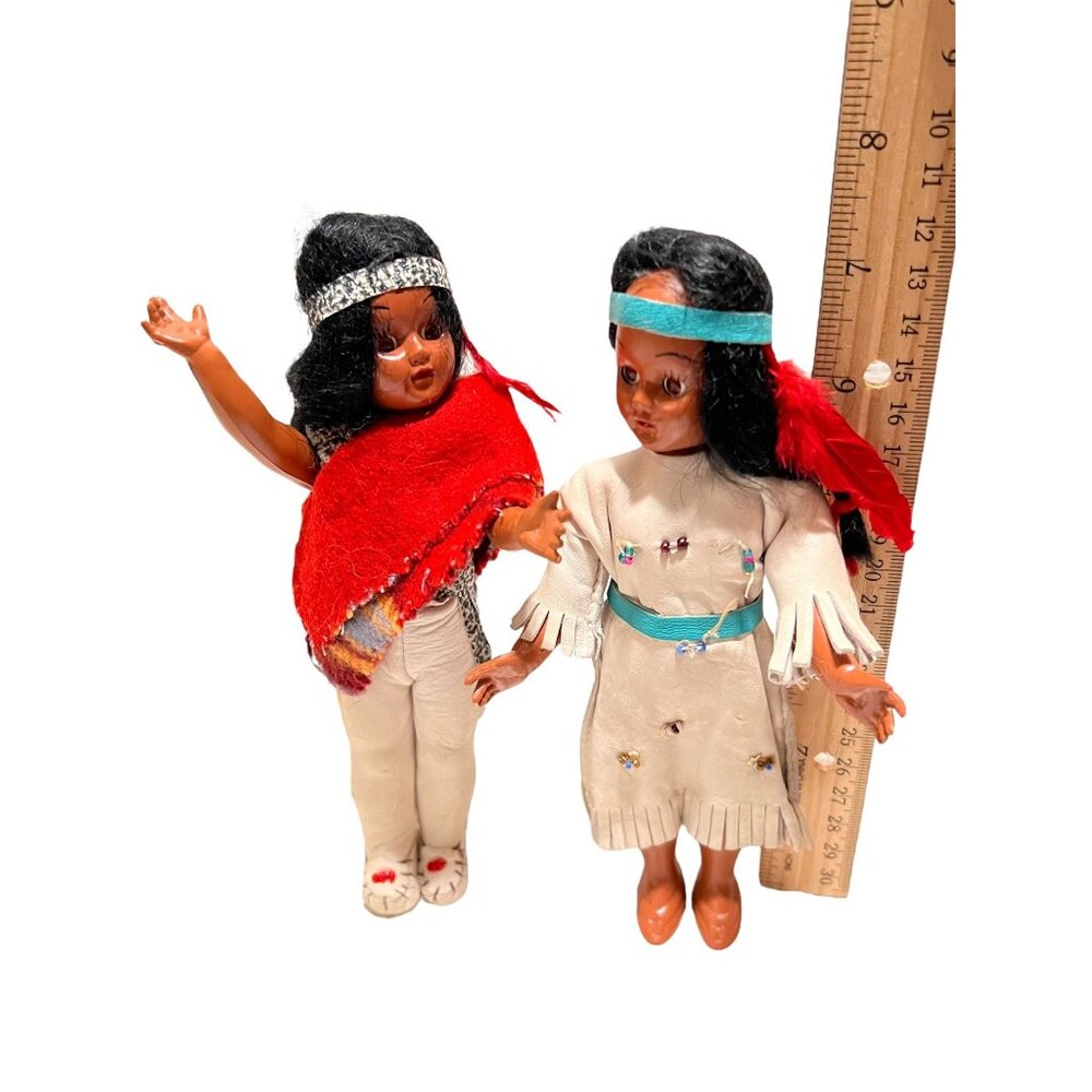 Vintage Native American Dolls In Traditional Attire Set Of 2 - Picture 4 of 4